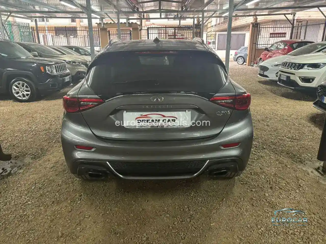 Infiniti Q30
