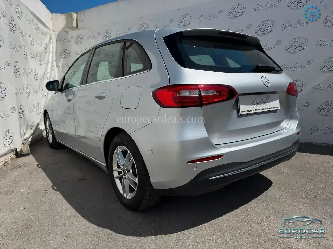 Mercedes-Benz B 180