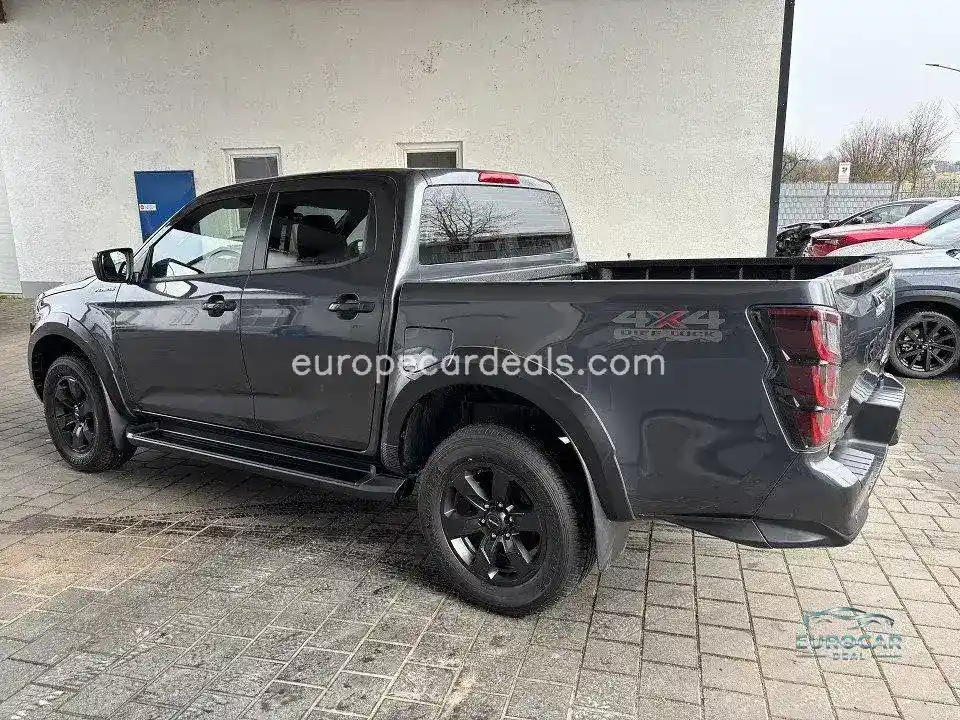 D-MAX Double Cab 4×4 AHK V-Cross A/T