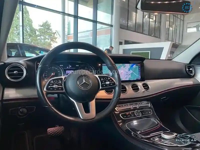 Mercedes-Benz E 200