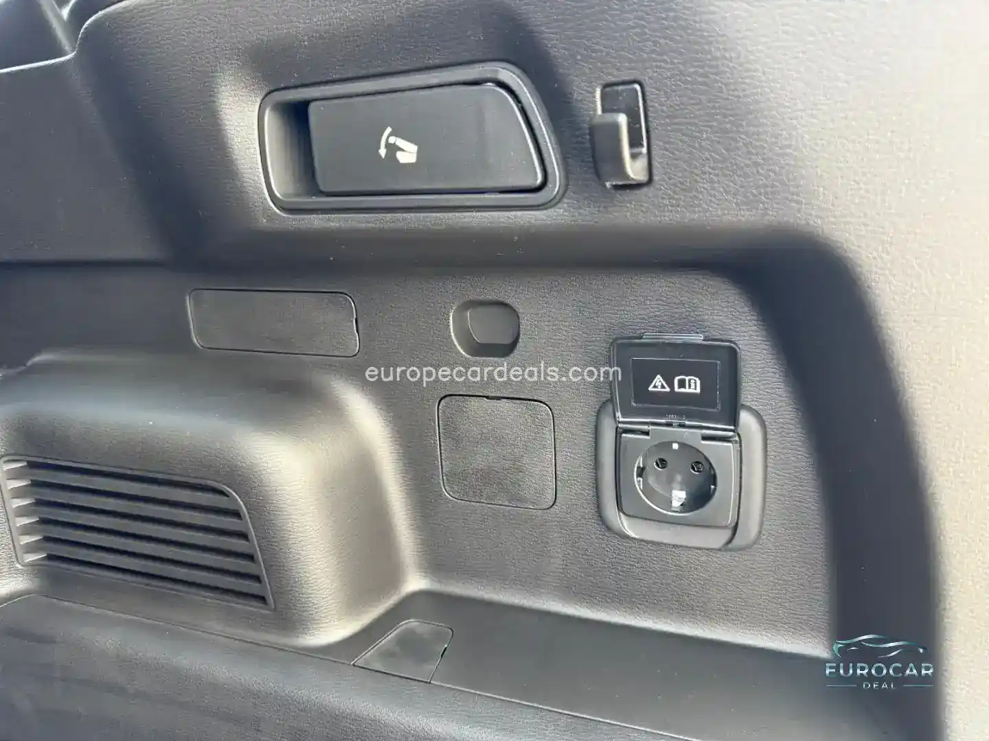 Mitsubishi Plug-in Hybrid Outlander