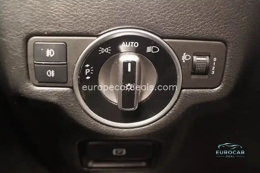Infiniti Q30