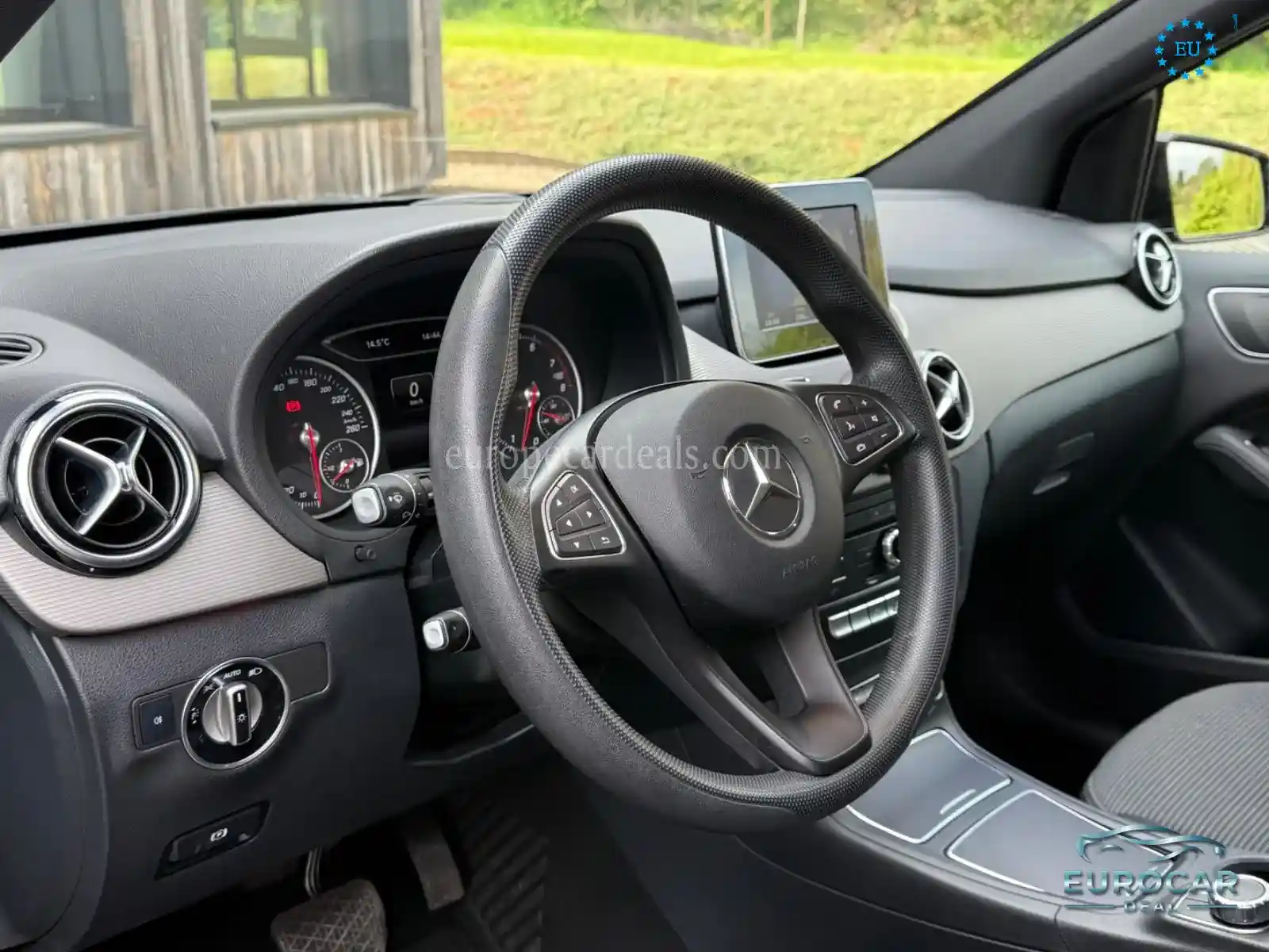 Mercedes-Benz B 180