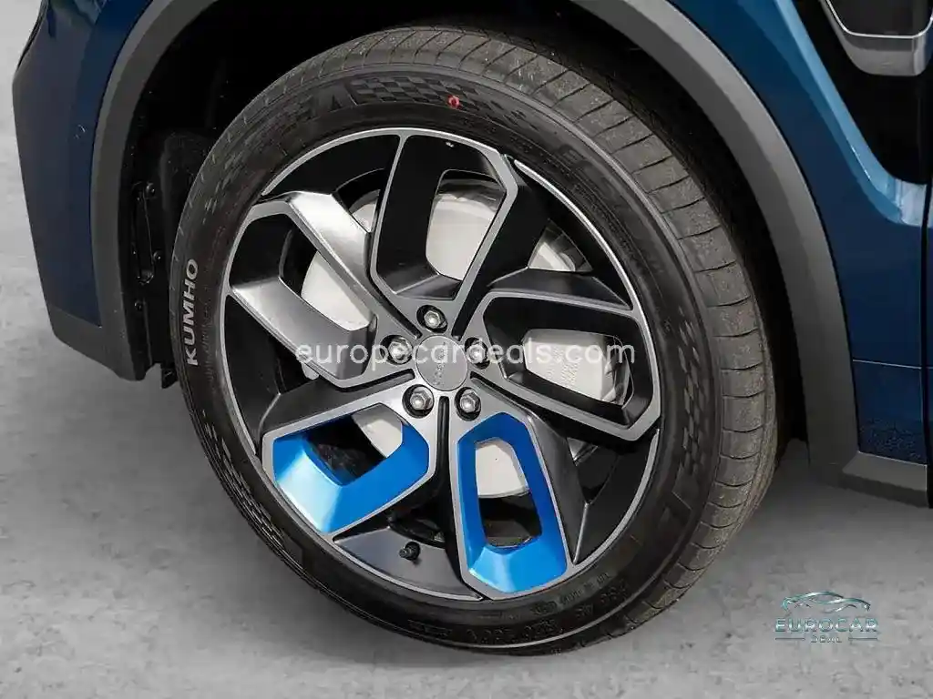 Lynk&Co 01