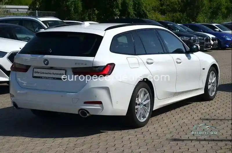 BMW 330