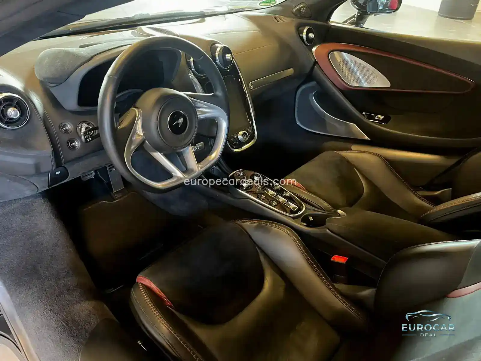 McLaren GT