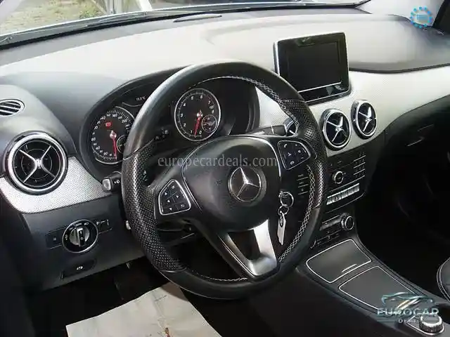 Mercedes-Benz B 200