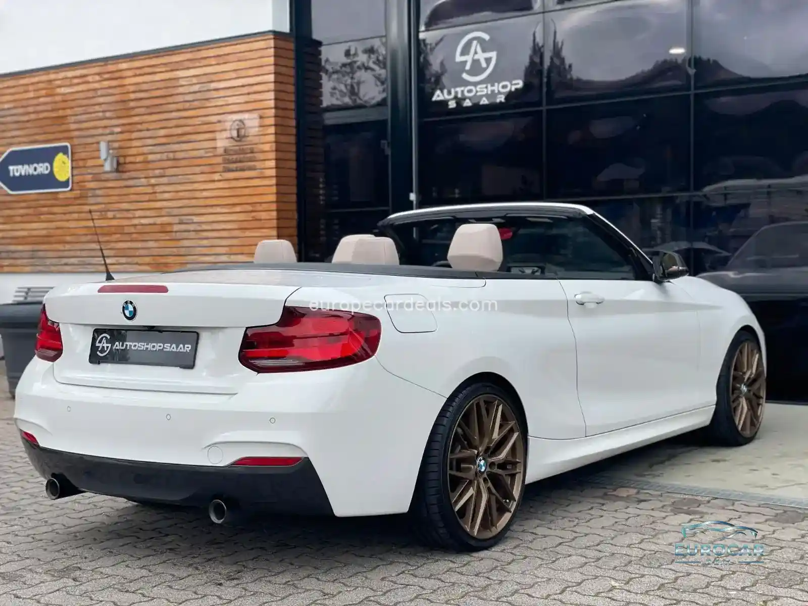 BMW M240i