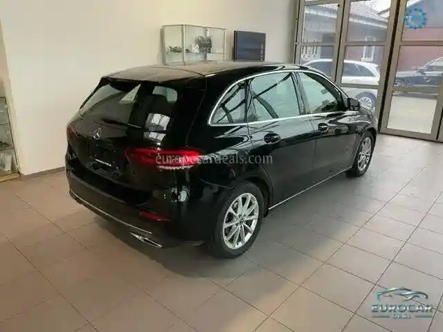Mercedes-Benz B 180