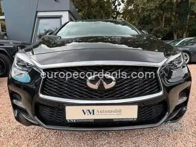 Infiniti Q30