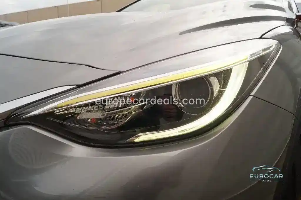 Infiniti Q30
