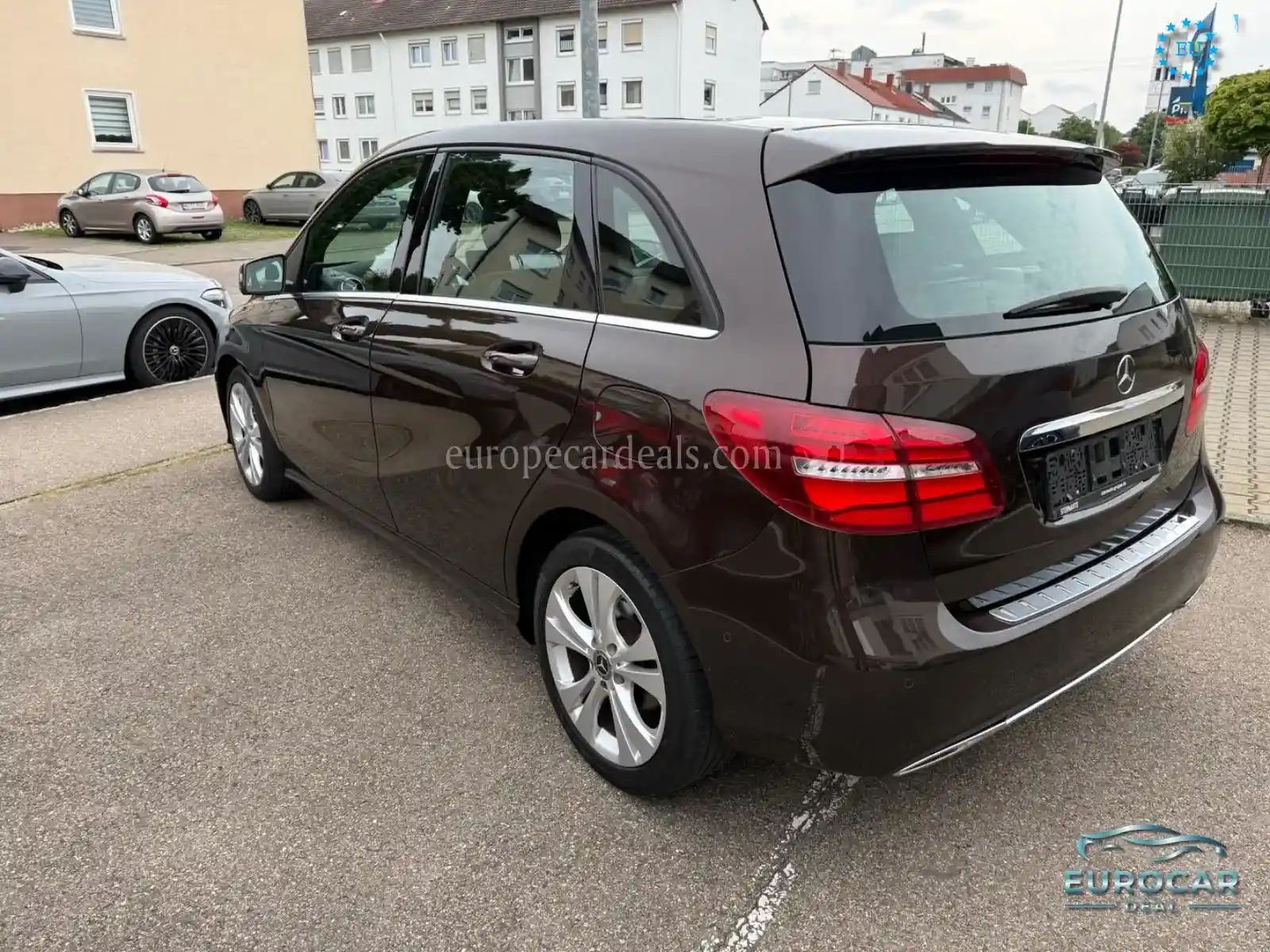 Mercedes-Benz B 180