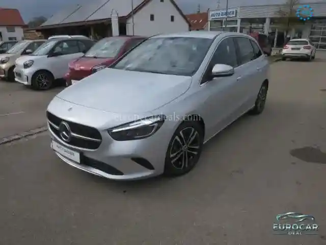 Mercedes-Benz B 180
