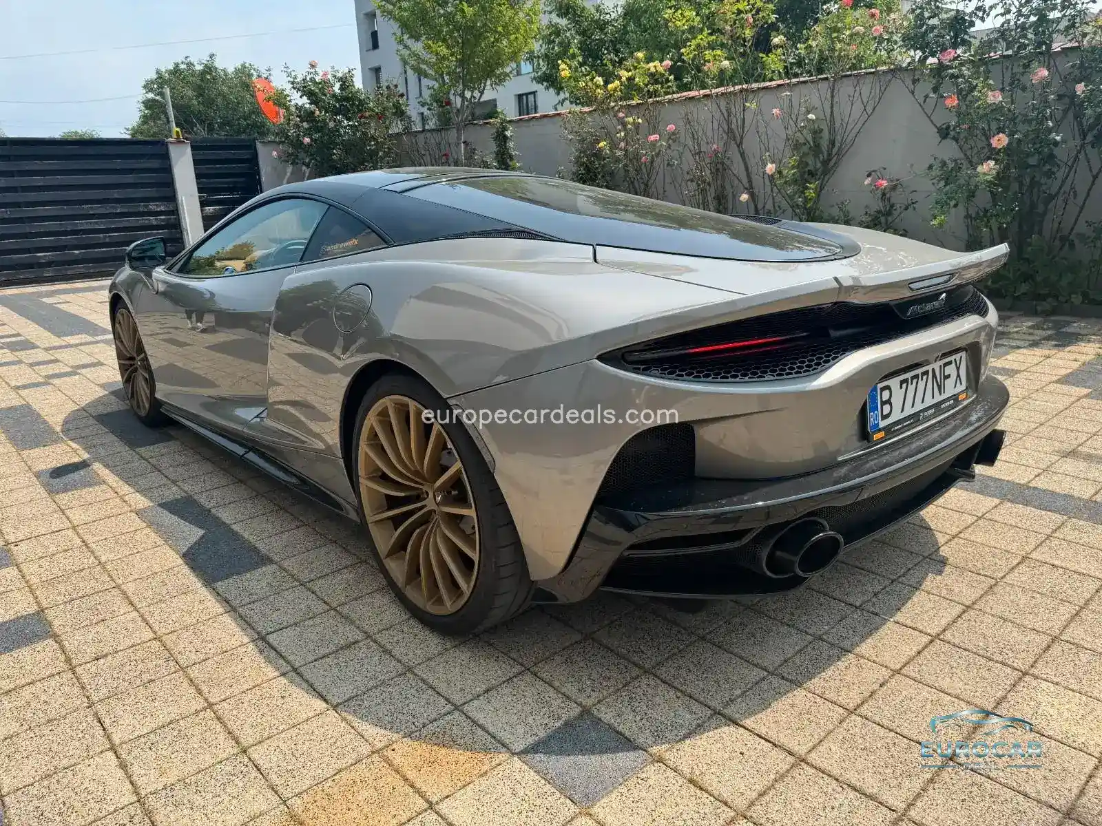 McLaren GT