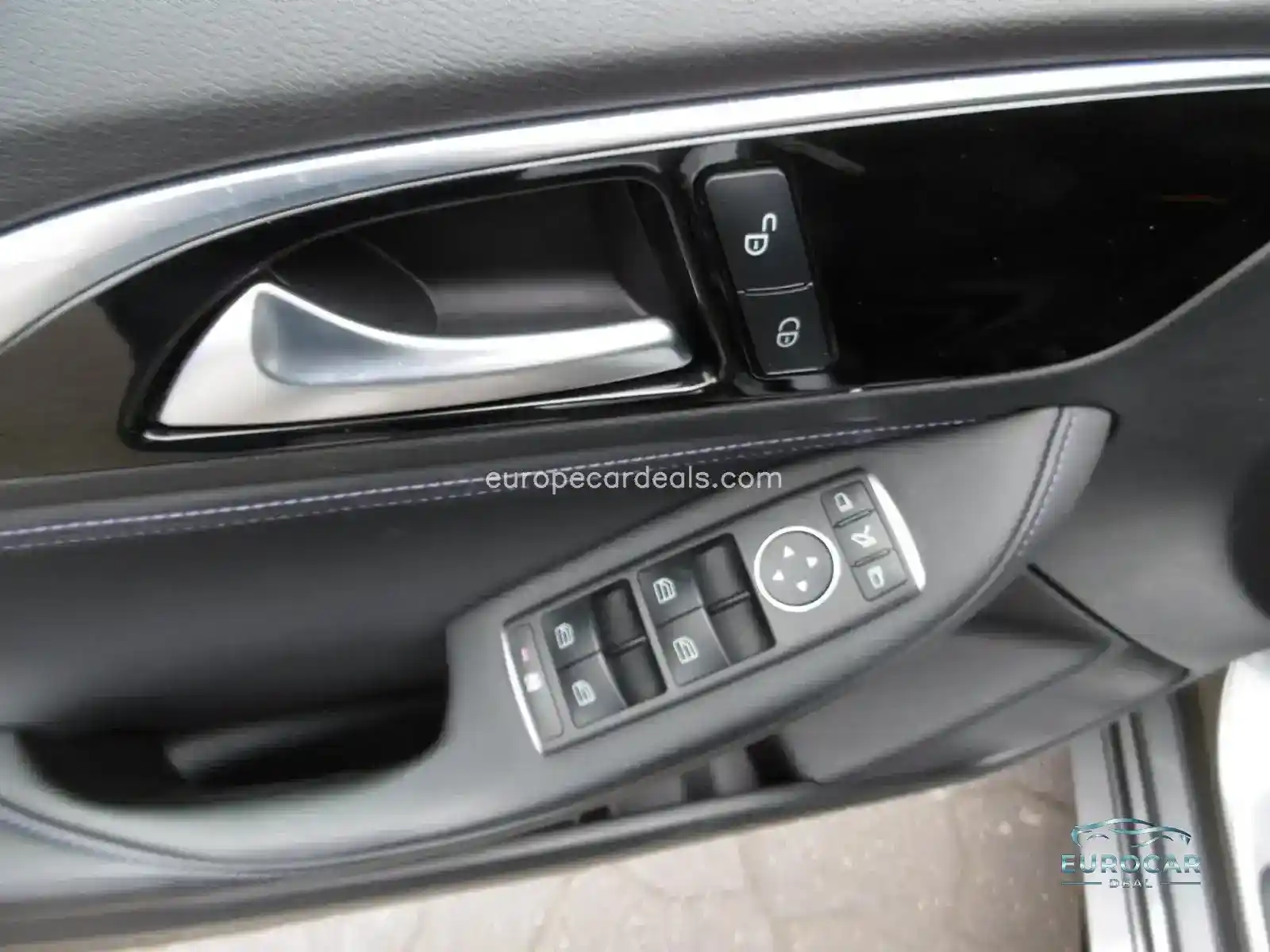 Infiniti Q30