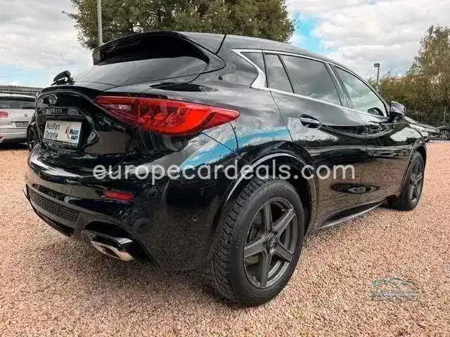 Infiniti Q30