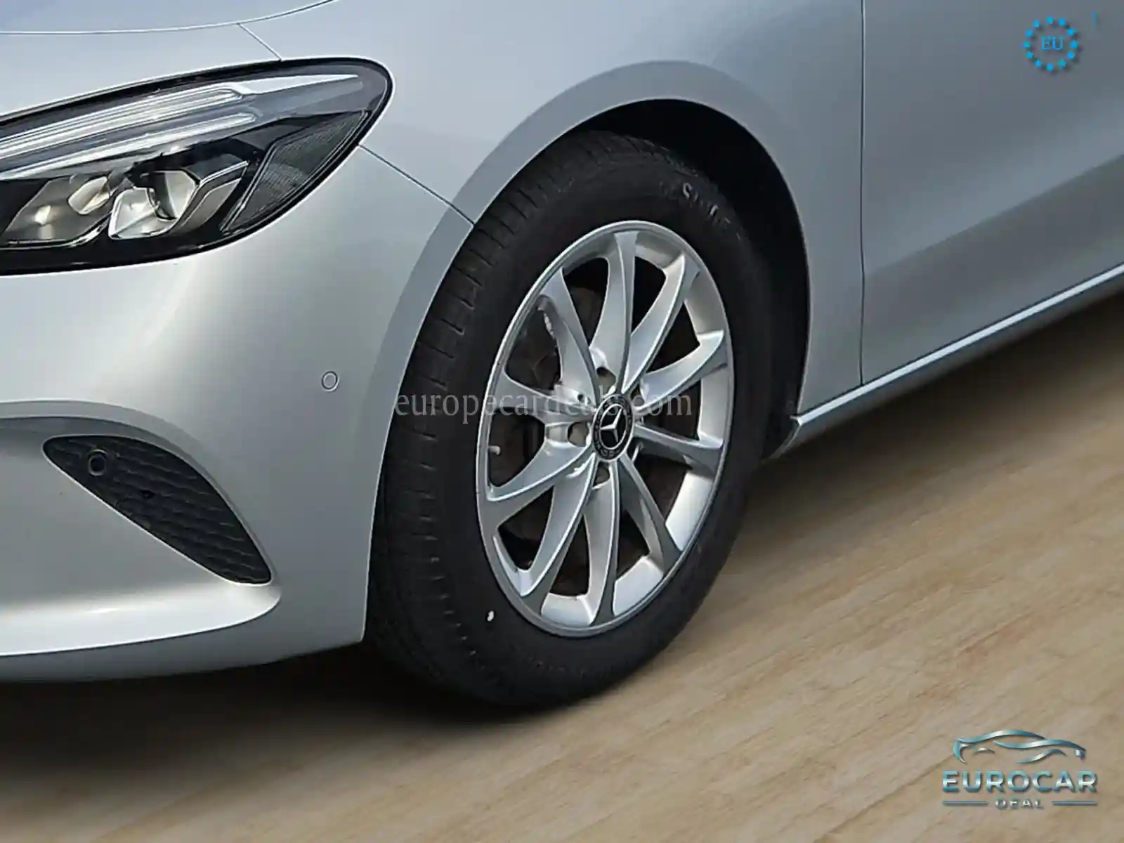 Mercedes-Benz B 180