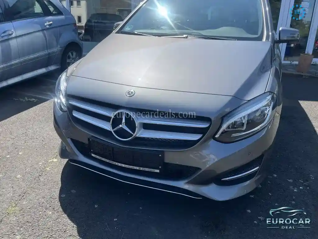 Mercedes-Benz B 180