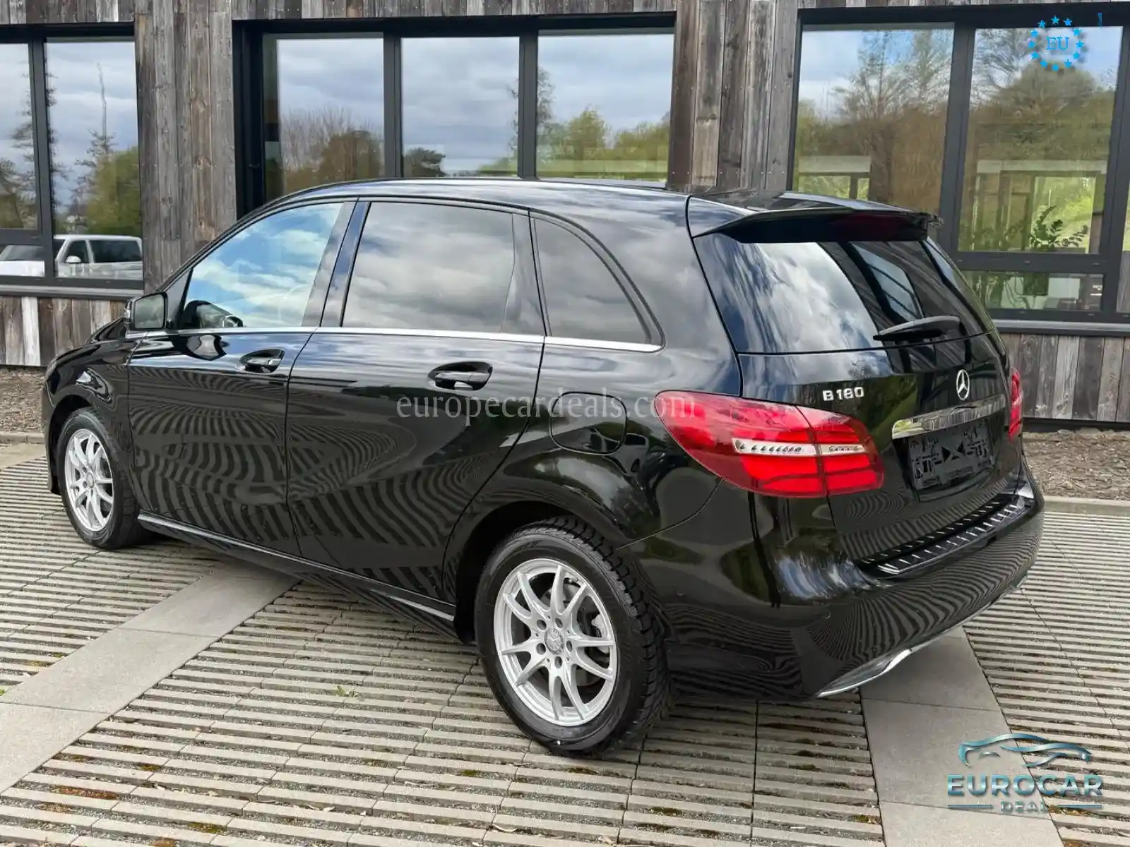 Mercedes-Benz B 180