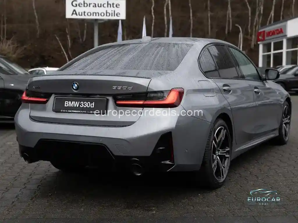 BMW 330