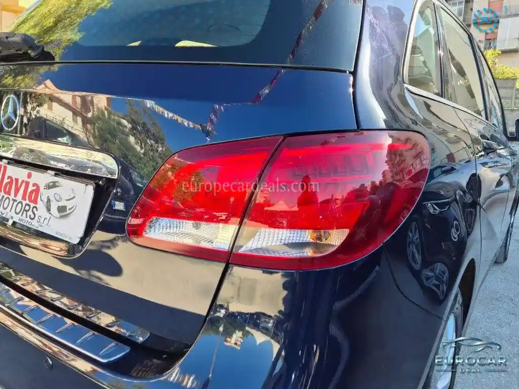 Mercedes-Benz B 180