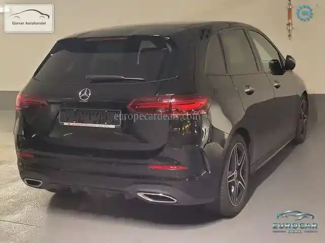 Mercedes-Benz B 180
