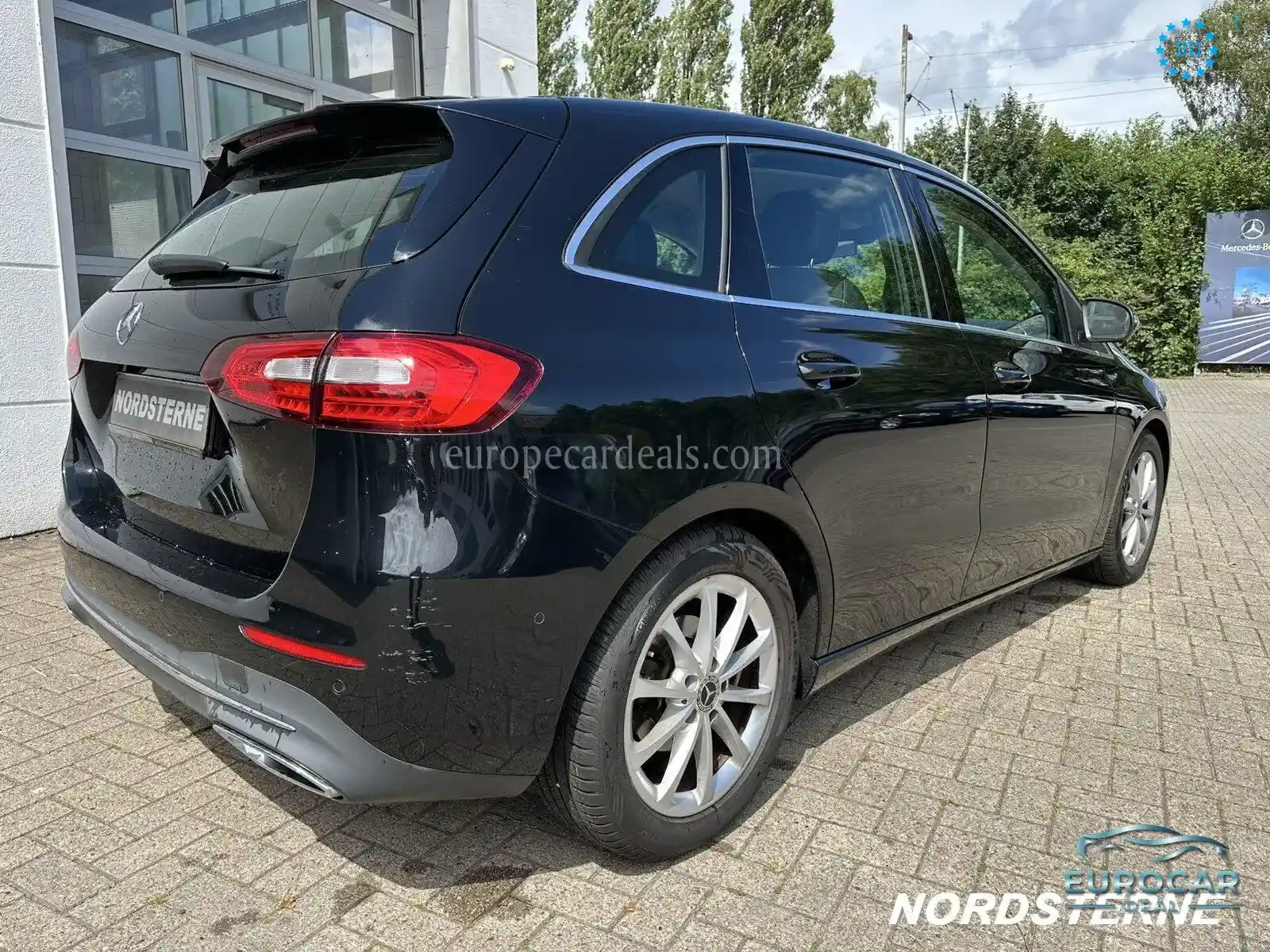 Mercedes-Benz B 180