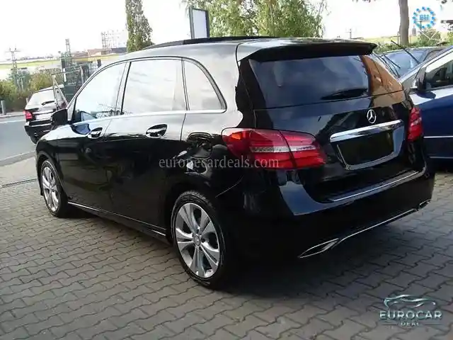 Mercedes-Benz B 180