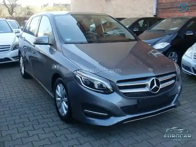 Mercedes-Benz B 180