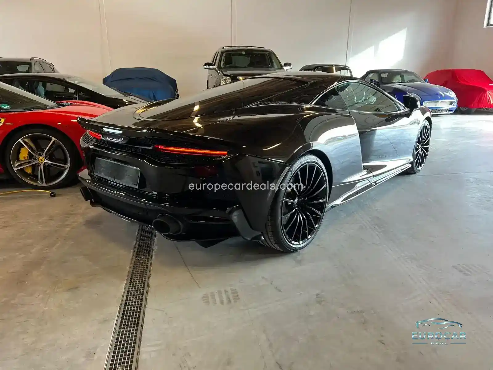 McLaren GT