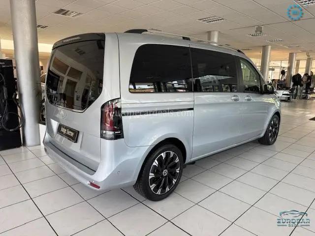 Mercedes-Benz V 220