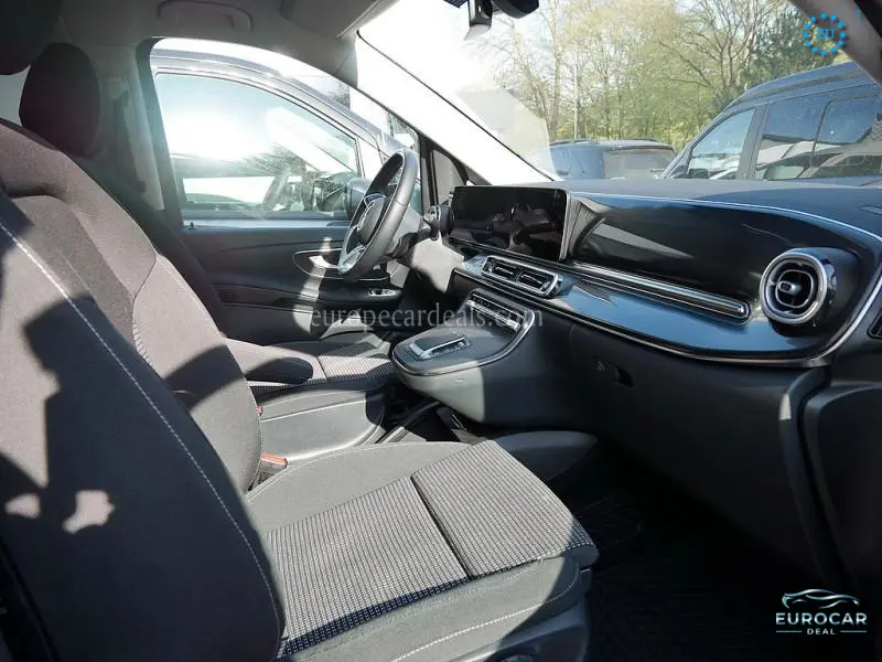 Mercedes-Benz V 220