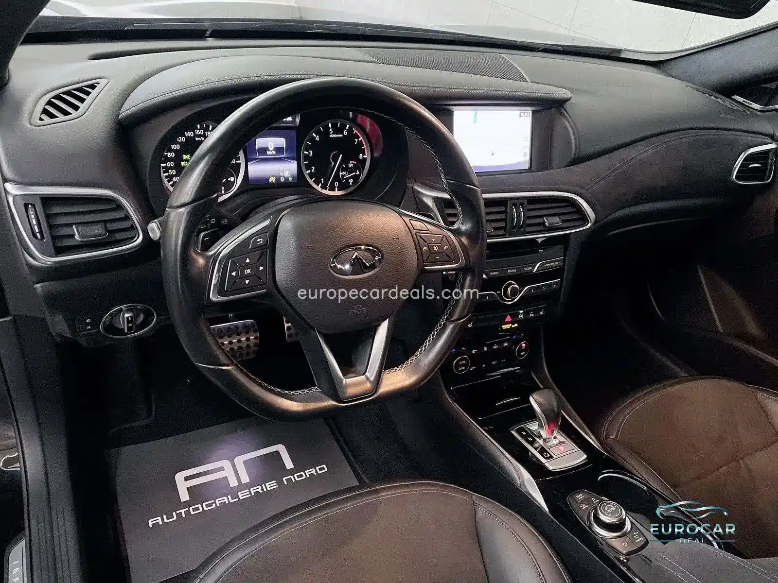 Infiniti Q30
