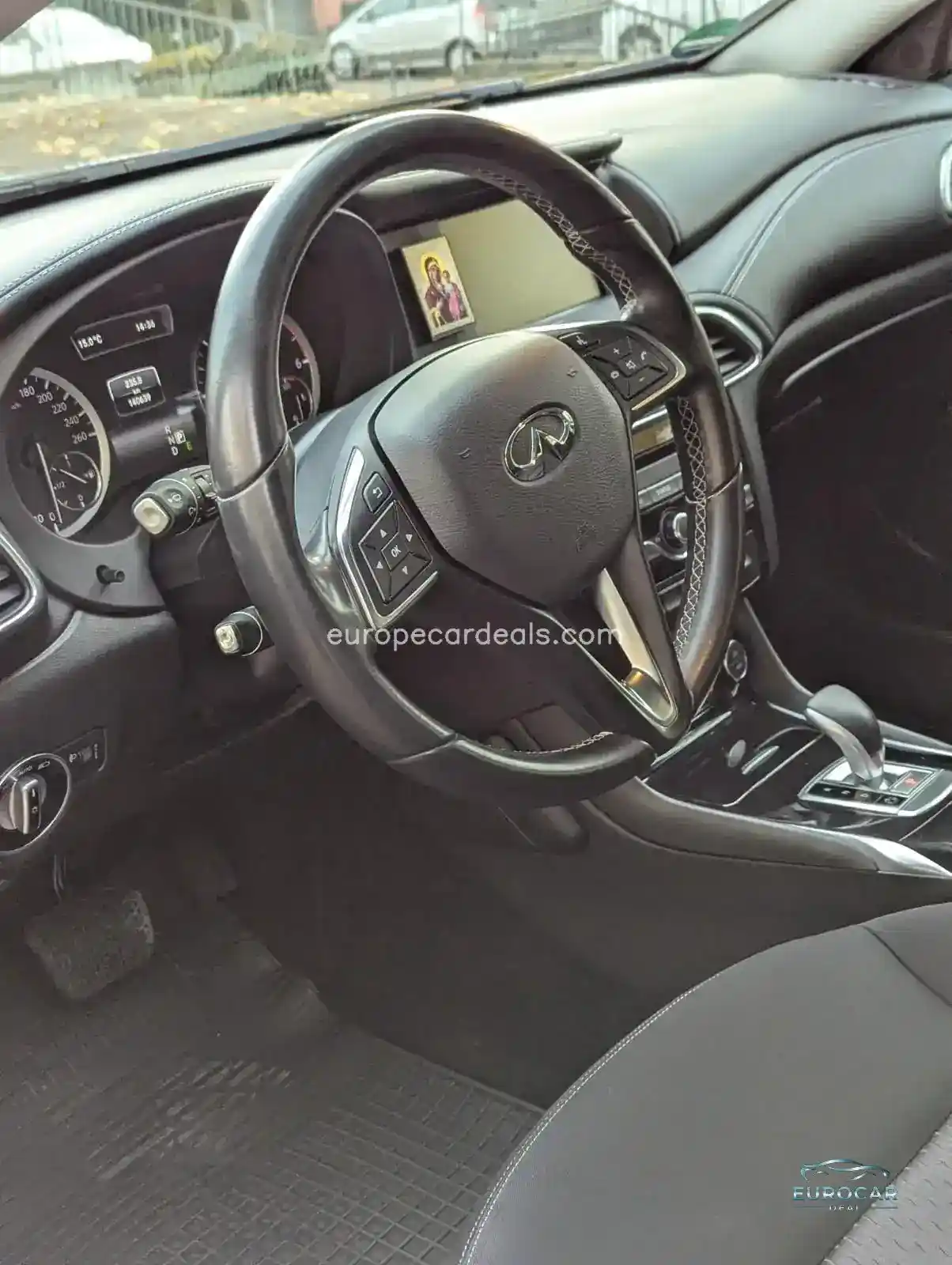 Infiniti Q30