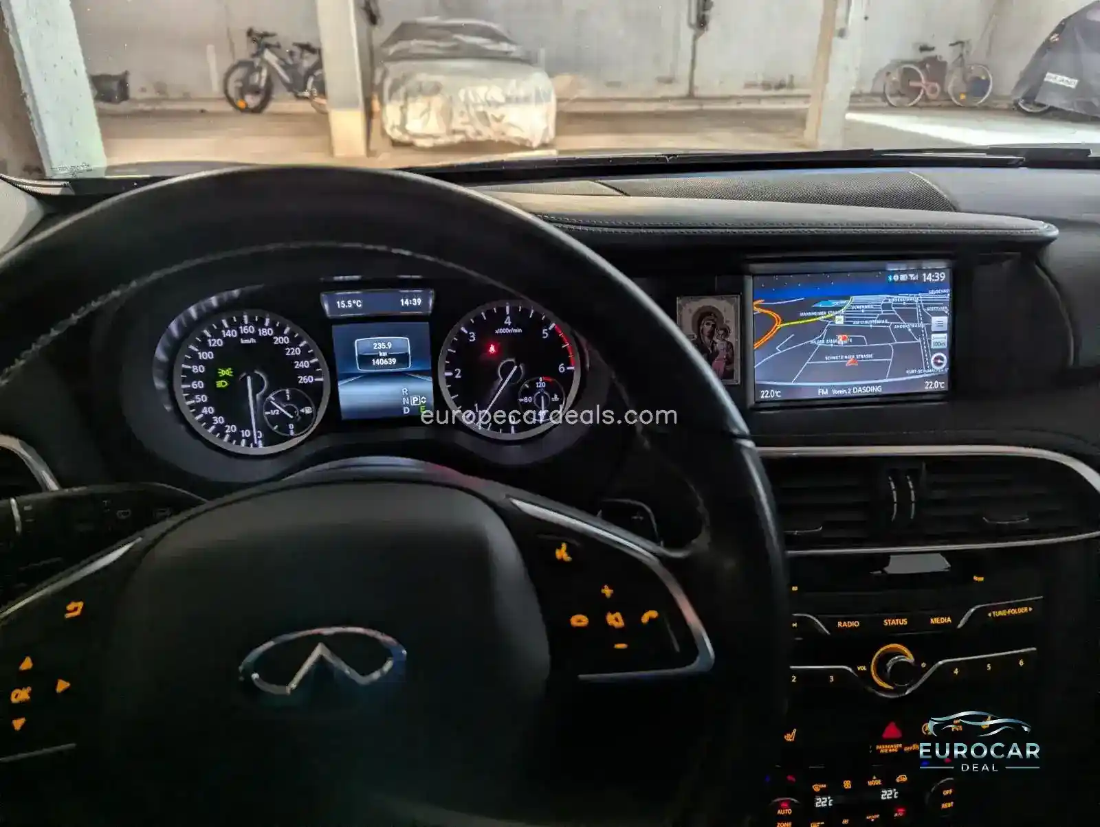 Infiniti Q30