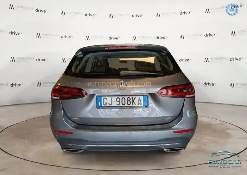 Mercedes-Benz B 180
