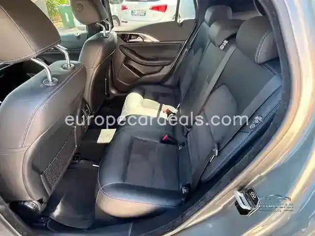 Infiniti Q30