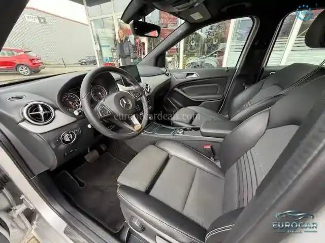 Mercedes-Benz B 180