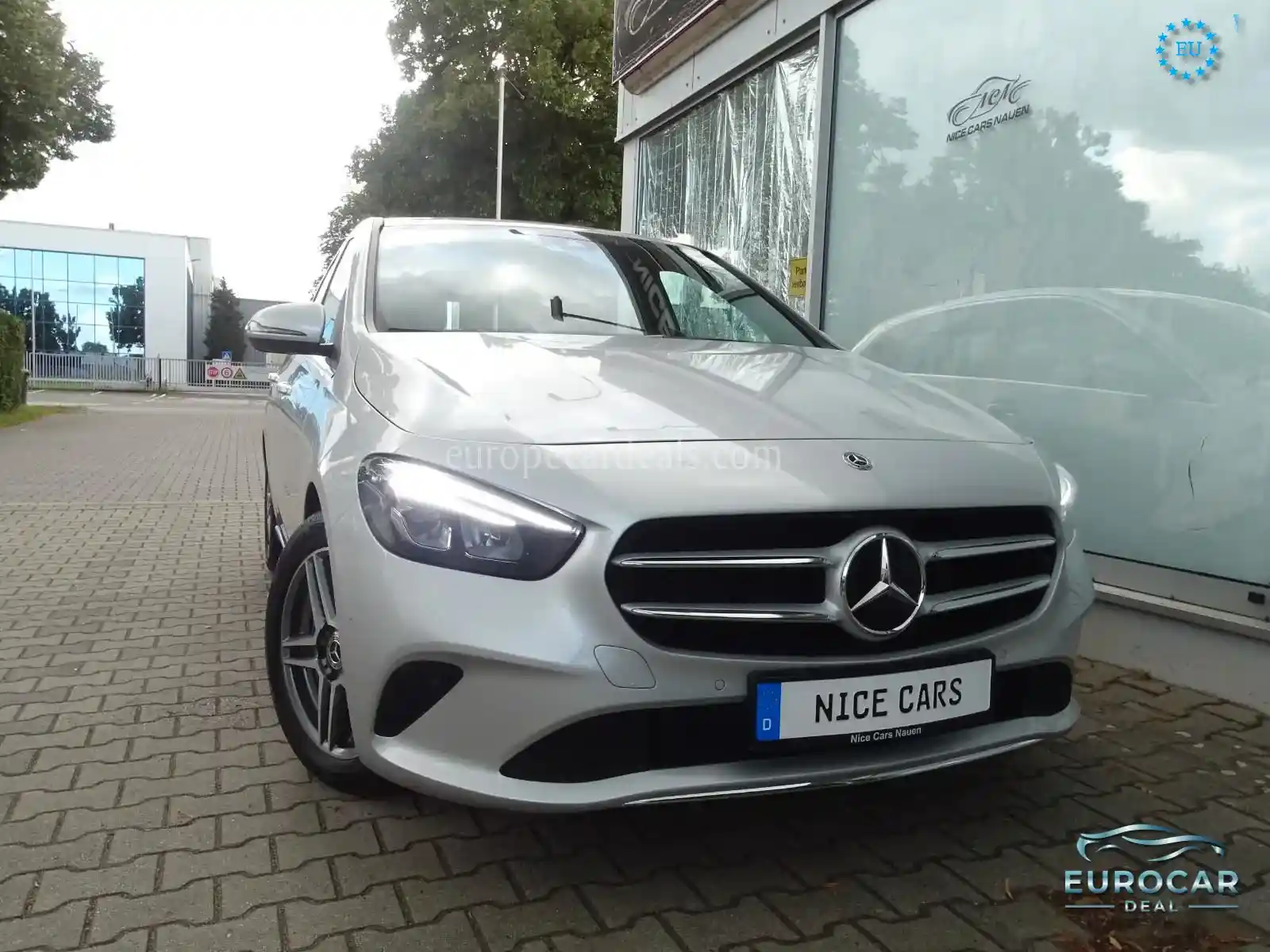 Mercedes-Benz B 180