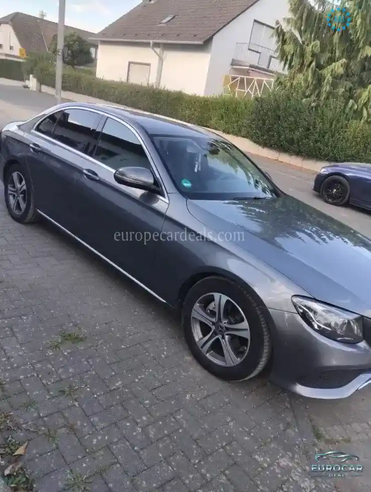 Mercedes-Benz E 220