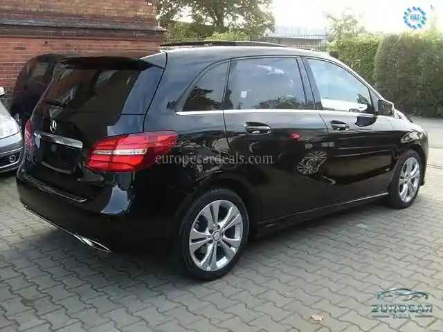 Mercedes-Benz B 180