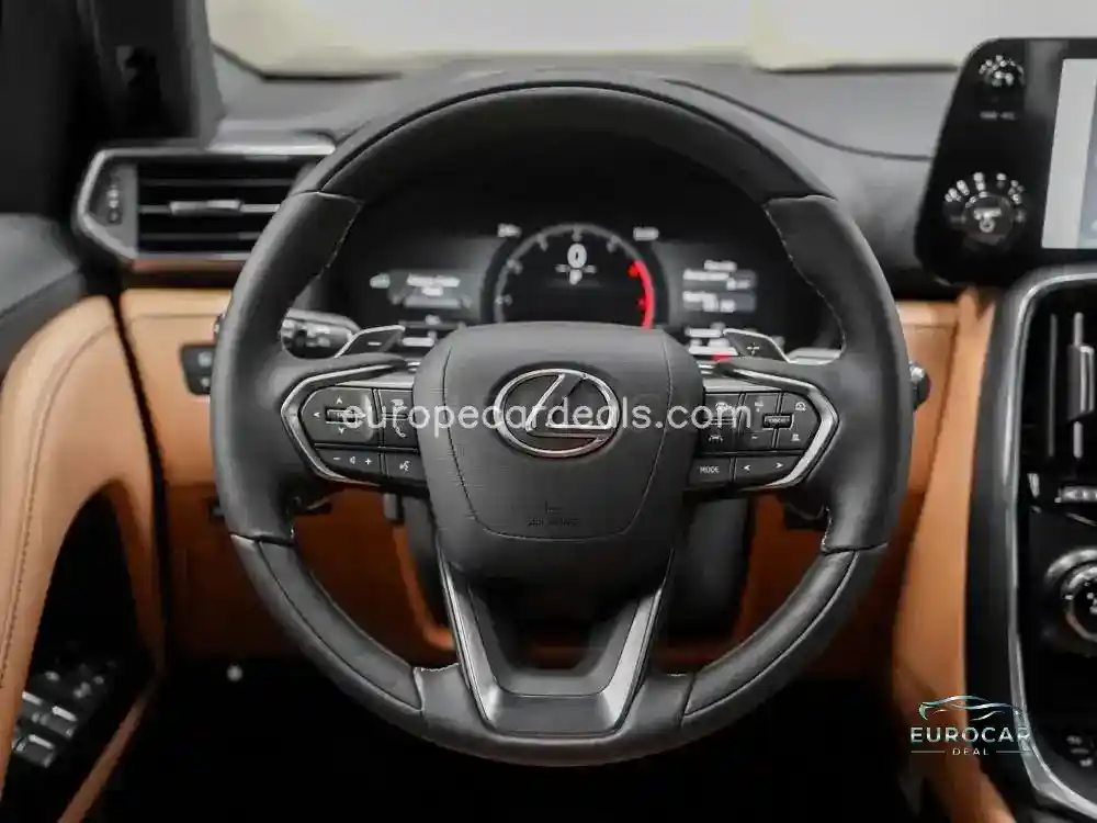 Lexus LX 700