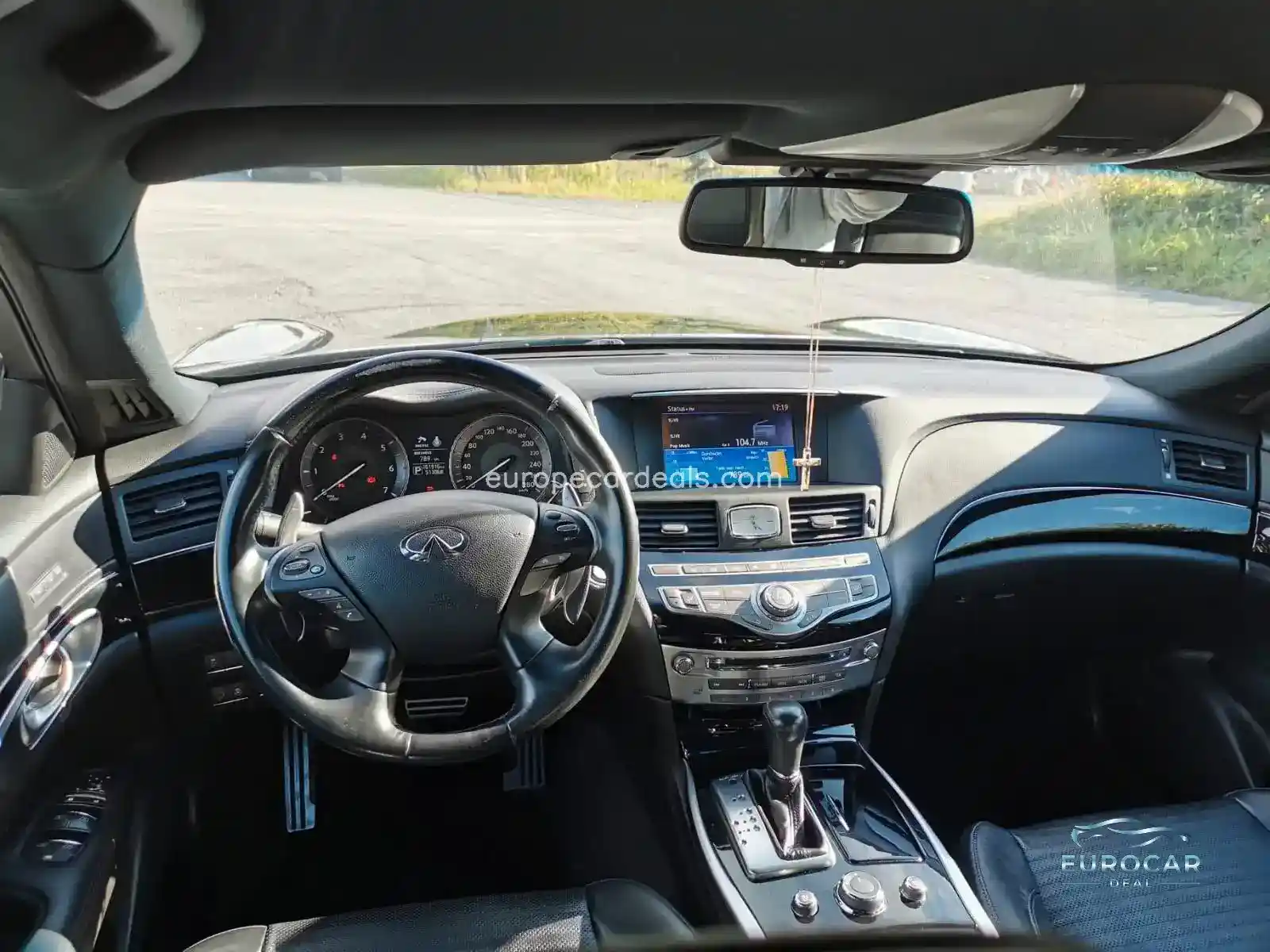 Infiniti Q70