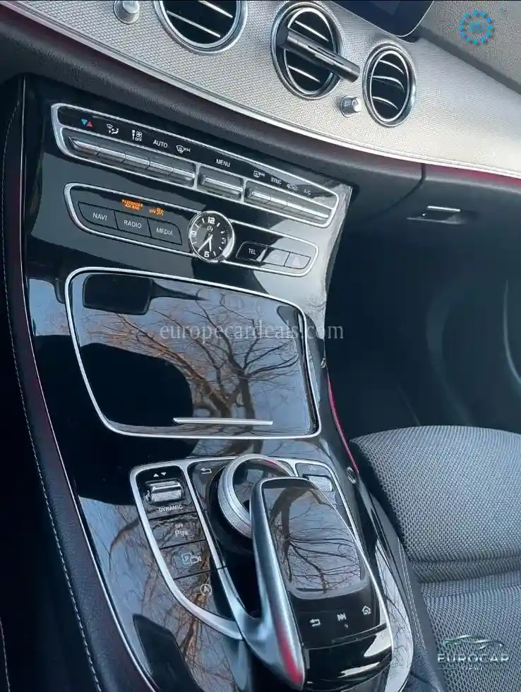 Mercedes-Benz E 220