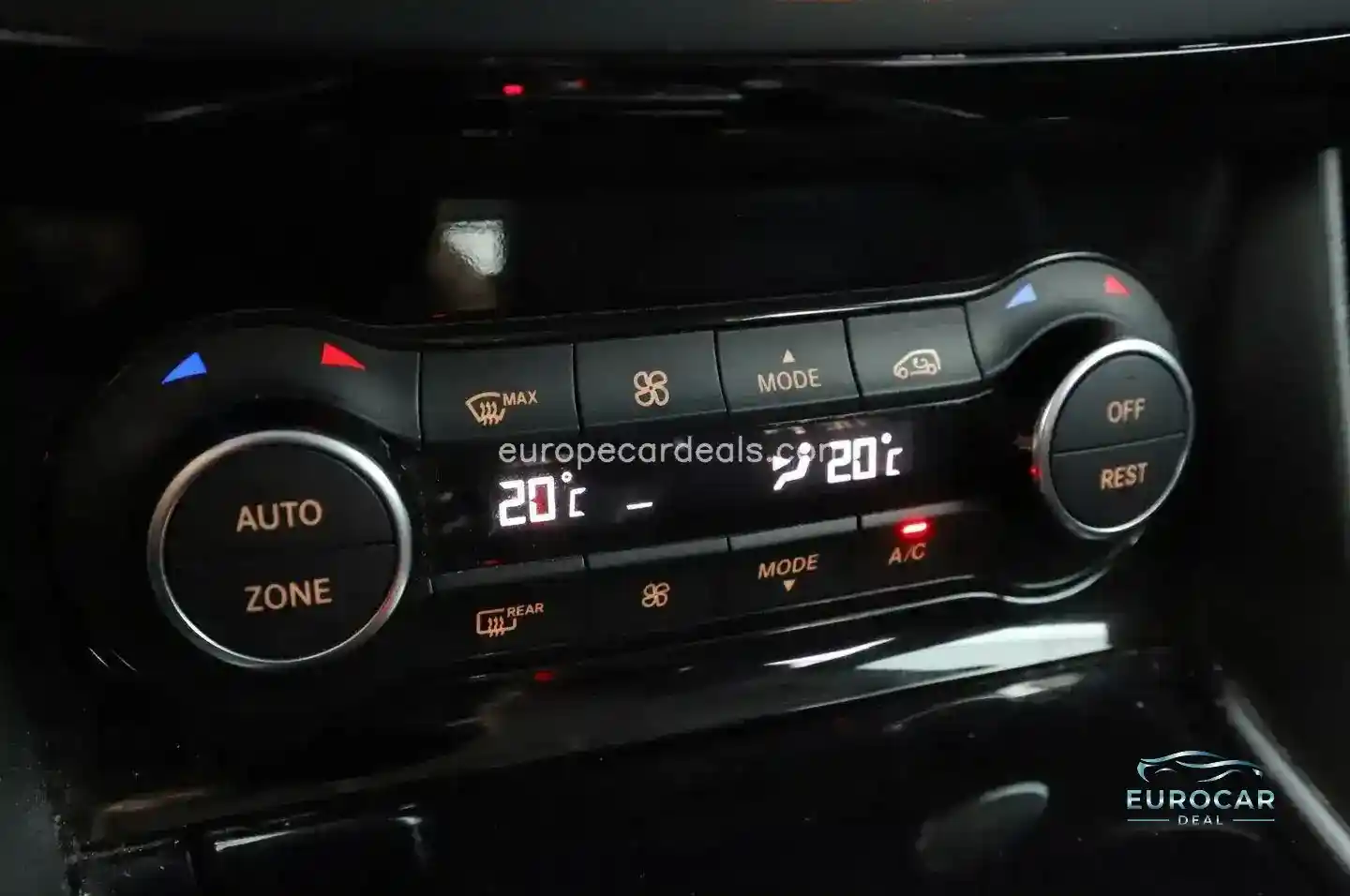 Infiniti Q30