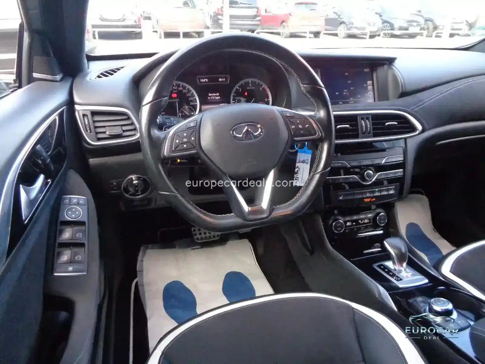 Infiniti Q30