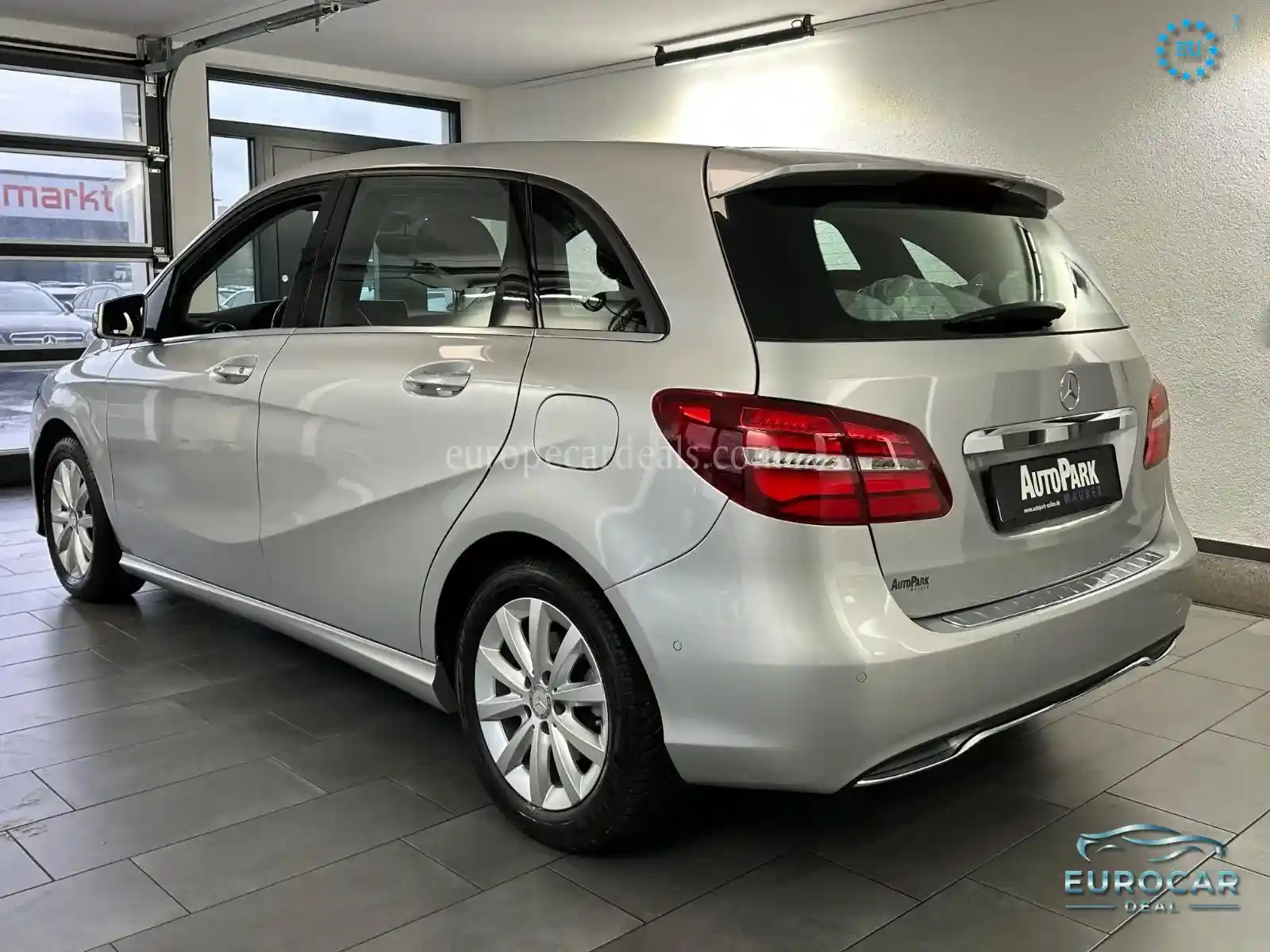 Mercedes-Benz B 180
