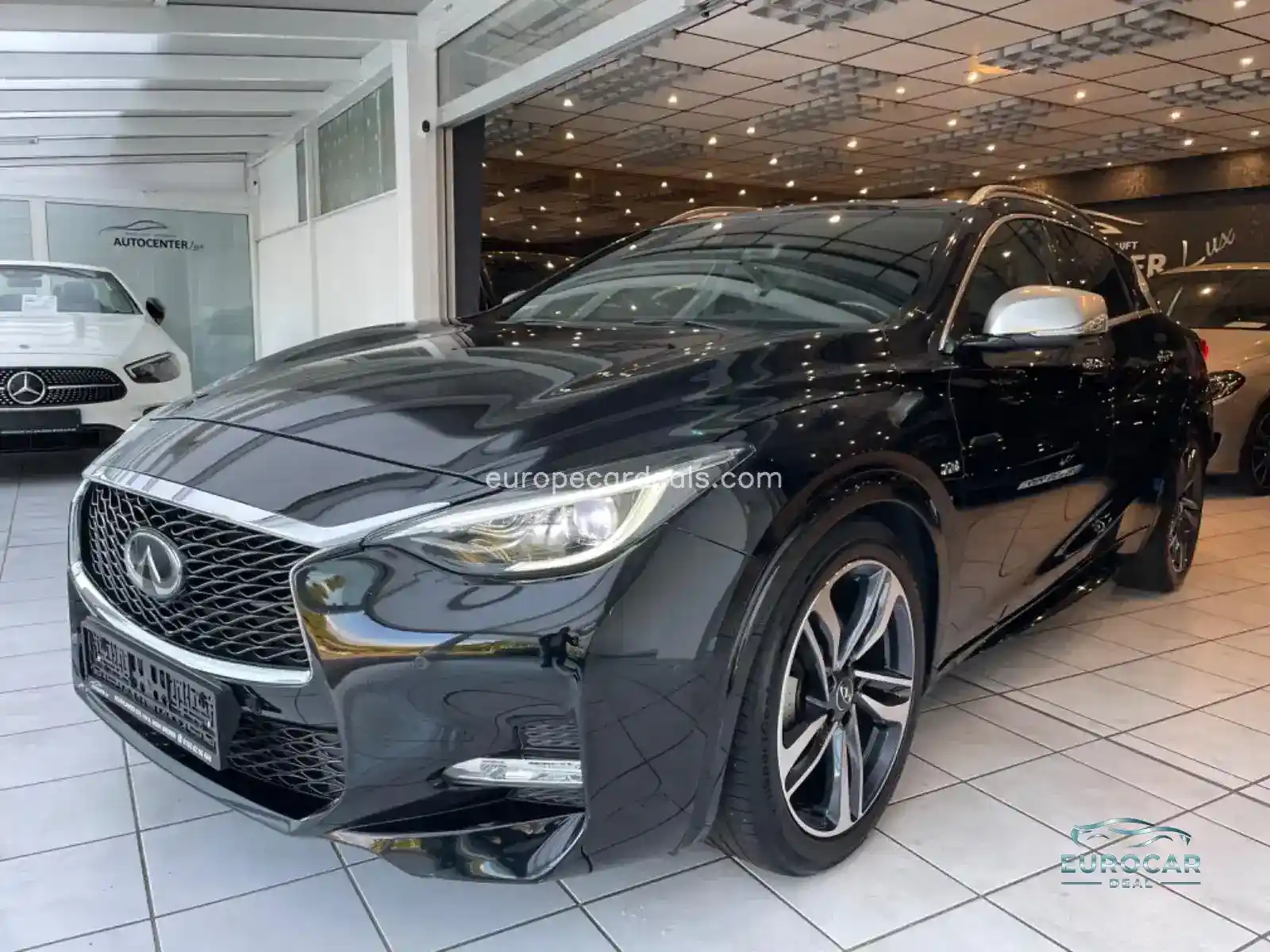 Infiniti Q30