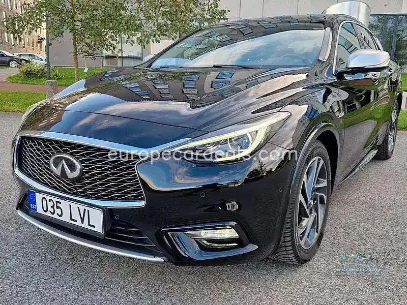 Infiniti Q30