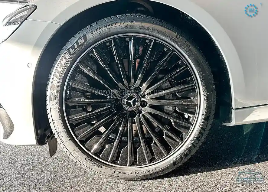 Mercedes-Benz E 300